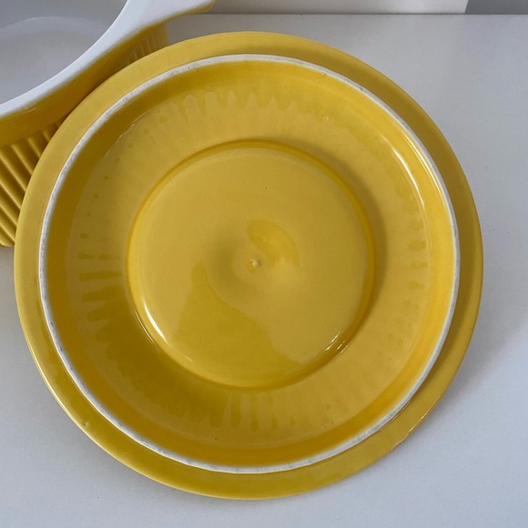 Covered Round Casserole Dish - Picture 5 of 11